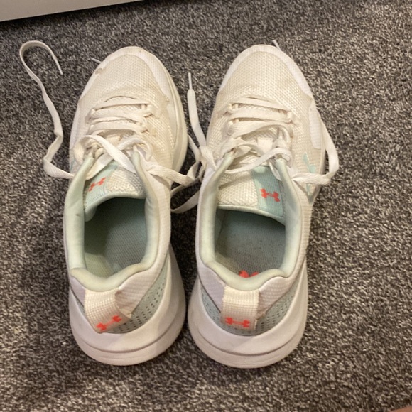 Under armour tennis shoes - Picture 6 of 6
